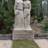 Pētera un Antona Birkertu kaps. Lielupes kapsēta, Jūrmala